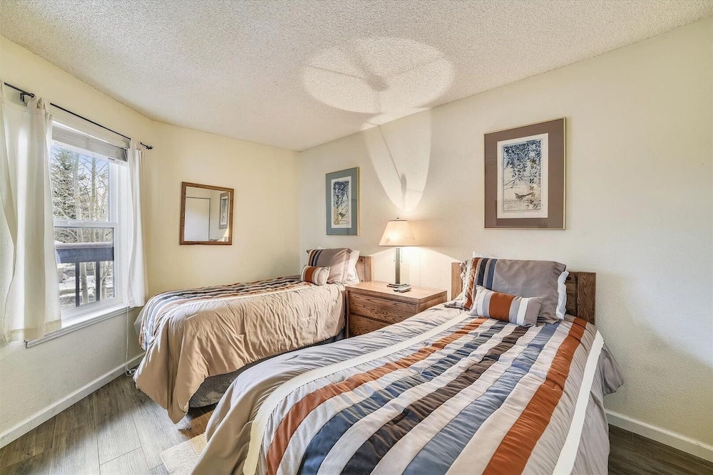 Mountainside 145a 2 Bedroom Condo by RedAwning