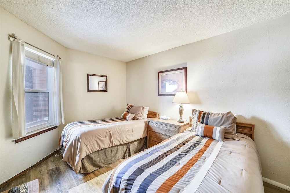 Mountainside 155a 2 Bedroom Condo by RedAwning
