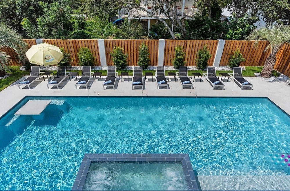 30A Born 2 Beach by Avantstay Luxury Gulf Views w/ Private Pool