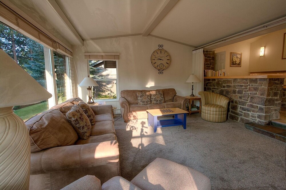 Cheyenne Chalet 4 Bedroom Home by RedAwning - Property Image 17