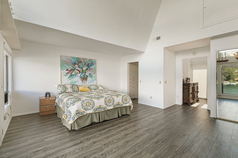 Lakeside Comfort 3 Bedroom Condo