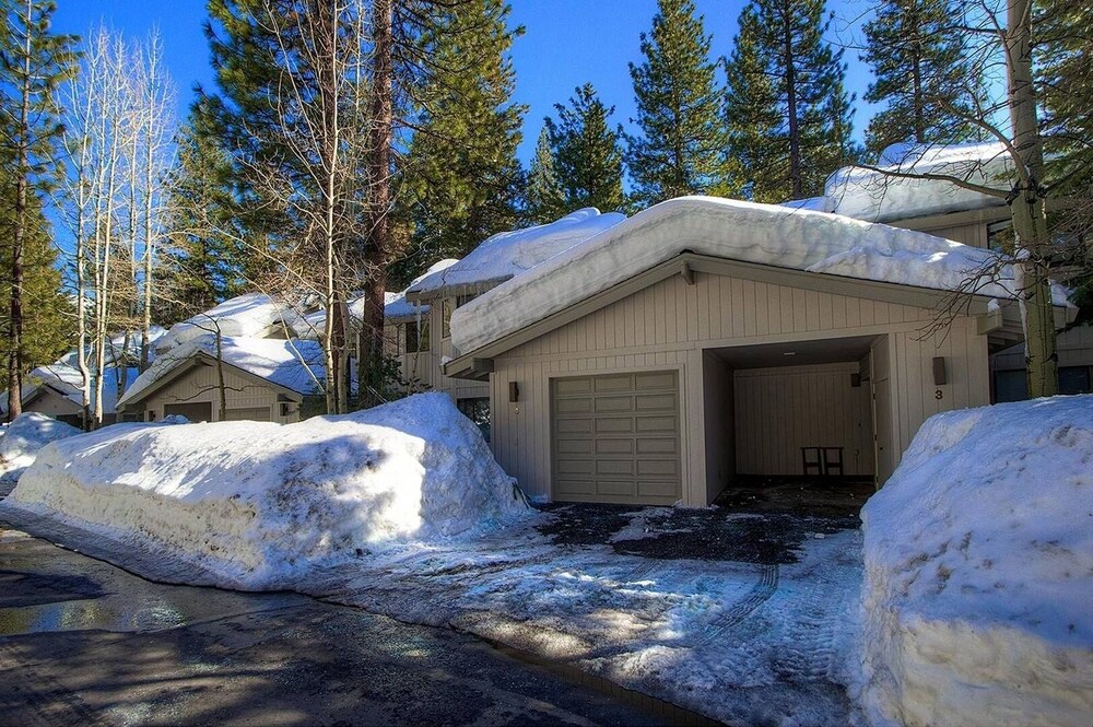 Lake Tahoe Vacations - Ski Lake Lodge 3 Bedroom Home by RedAwning - Property Image 16