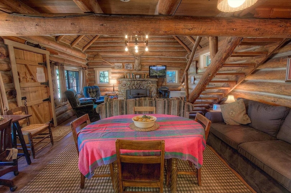 Zephyr Cabin 3 Bedroom Home by RedAwning - Property Image 15