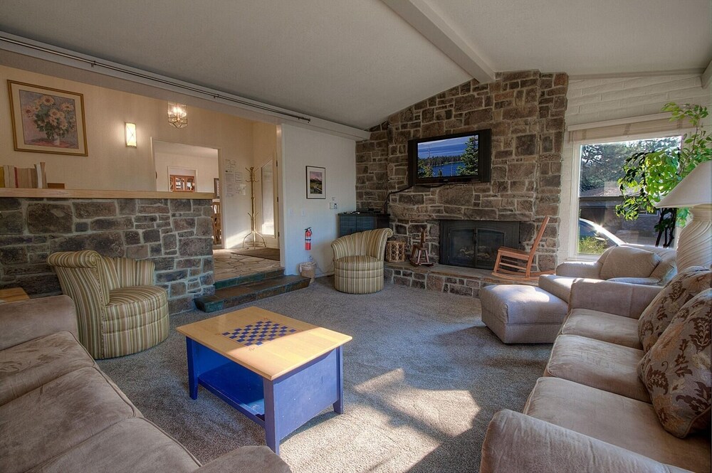 Cheyenne Chalet 4 Bedroom Home by RedAwning - Property Image 16
