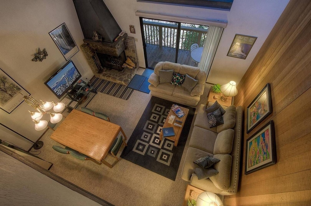 Forest View Townhouse 3 Bedroom Home by RedAwning