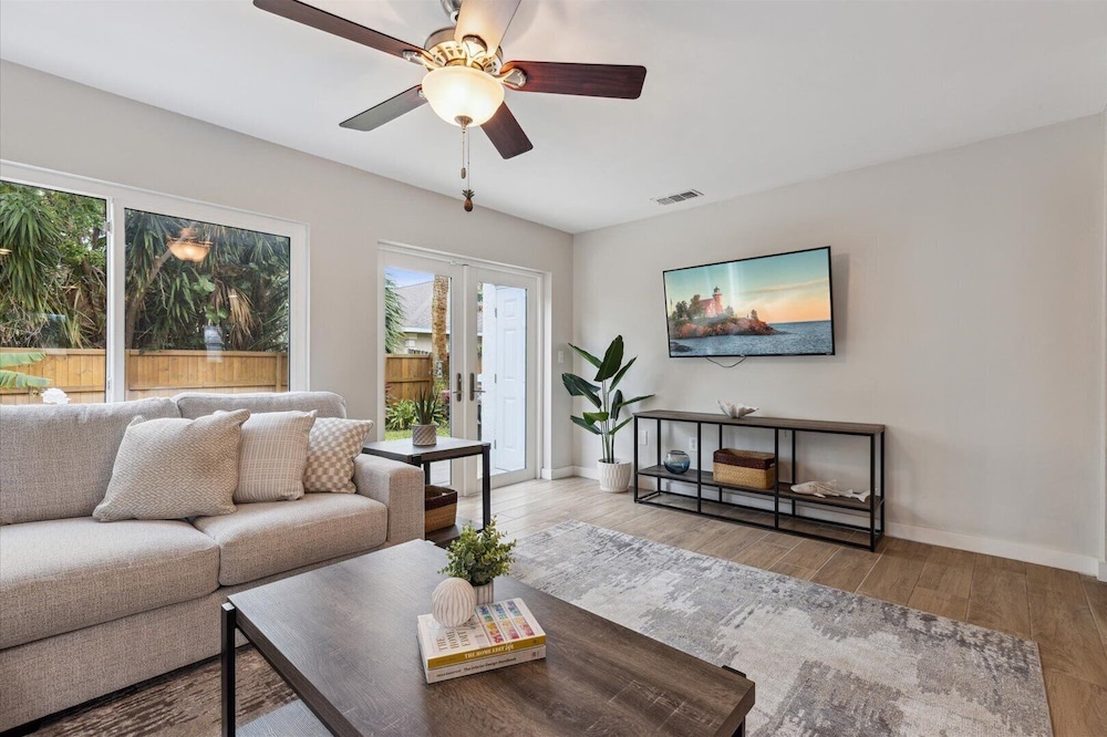 10 Colonial Drive