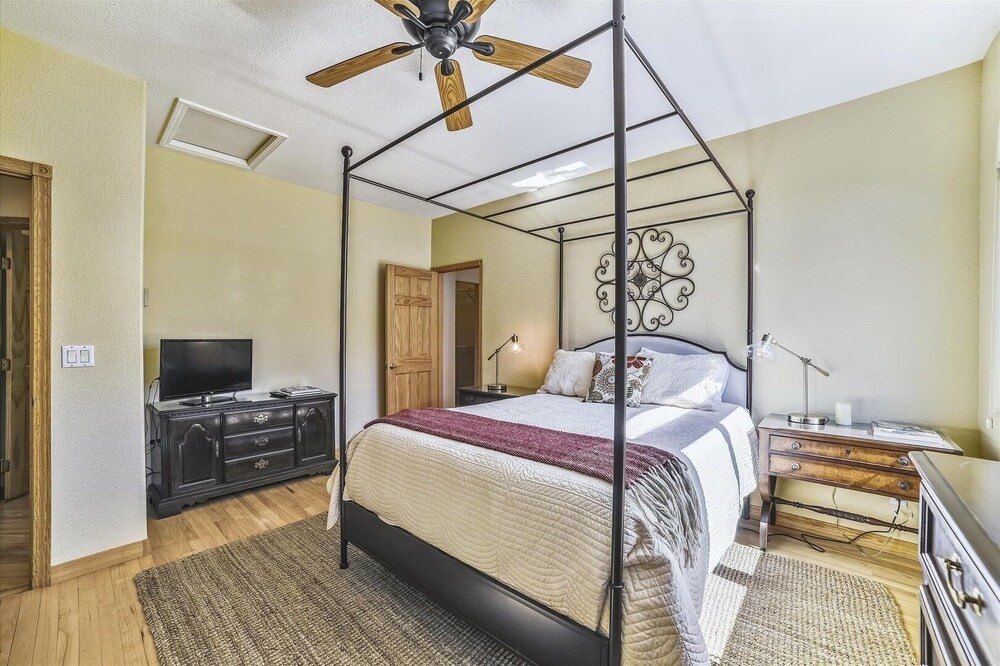 Larson Lane 217 - 4 Br Home