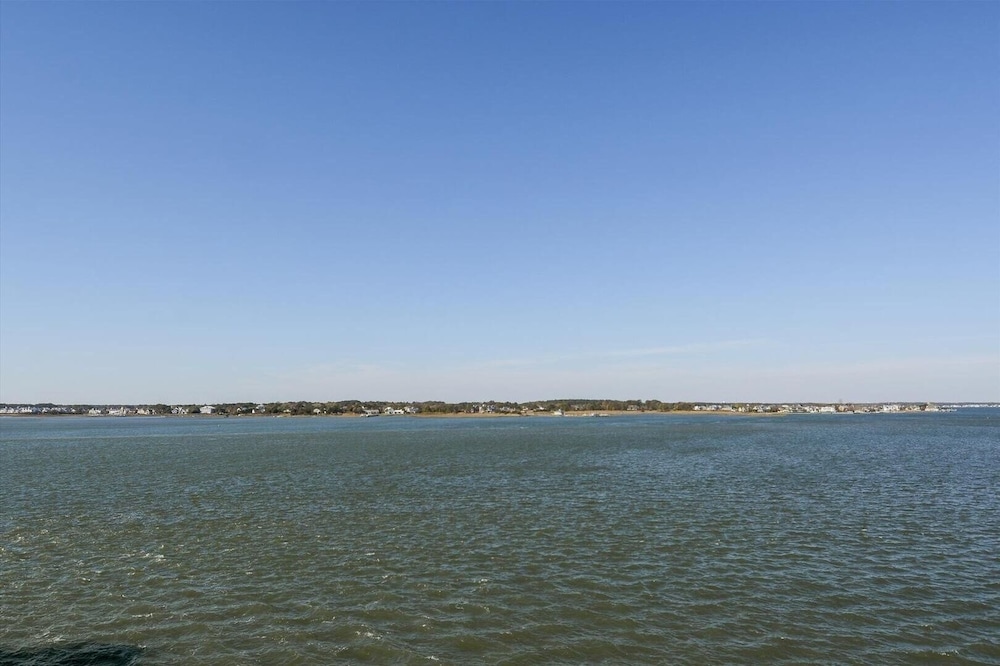 Harbour Island 403l 2 Bedroom Condo by RedAwning