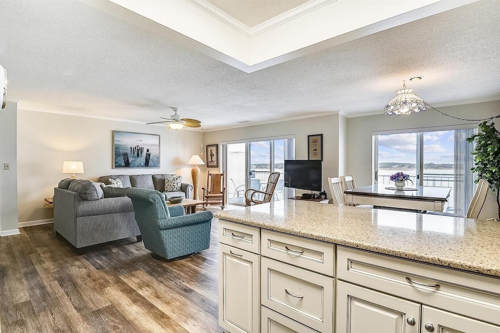 Harbour Island 403l 2 Bedroom Condo by RedAwning