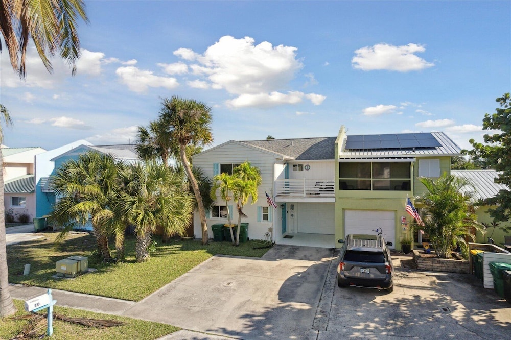 10 Colonial Drive