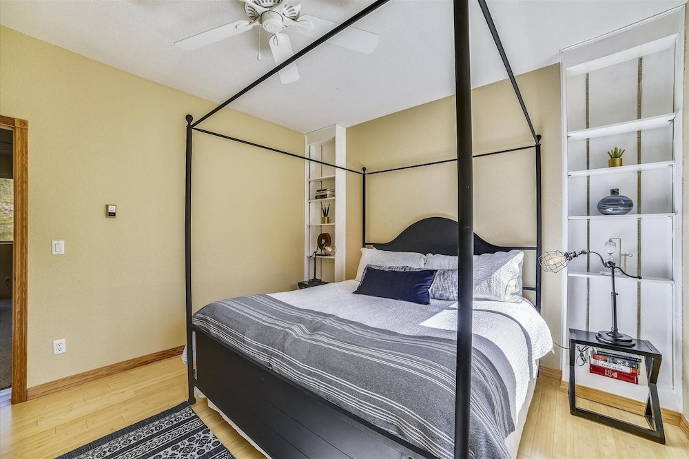 Larson Lane 217 - 4 Br Home