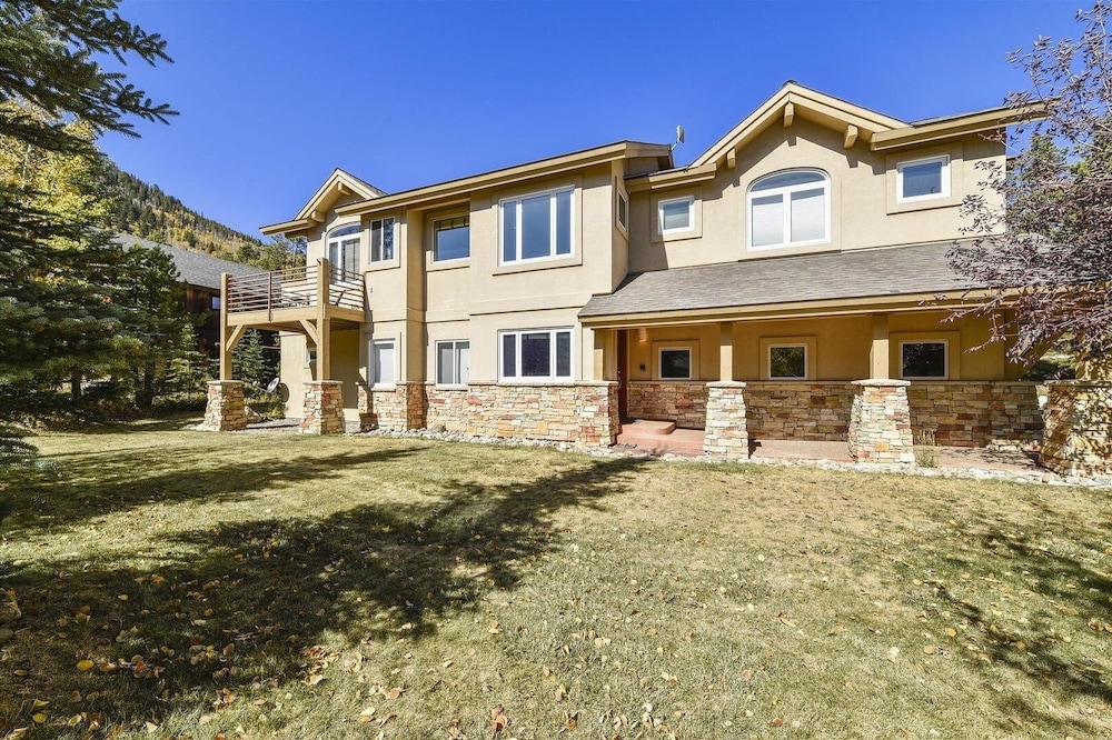 Larson Lane 217 - 4 Br Home
