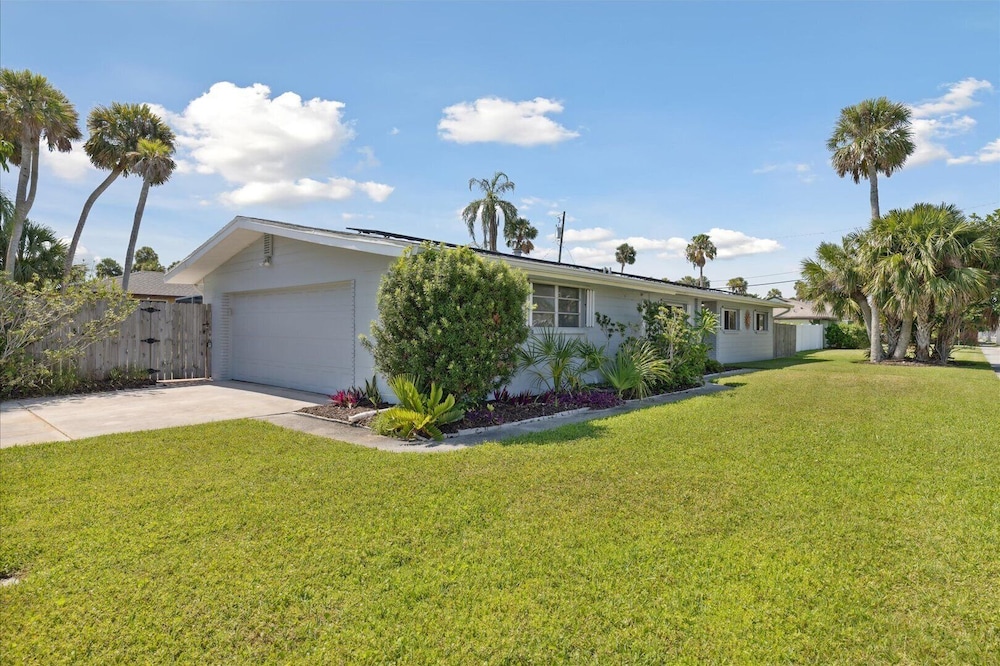 4880 N Banana River