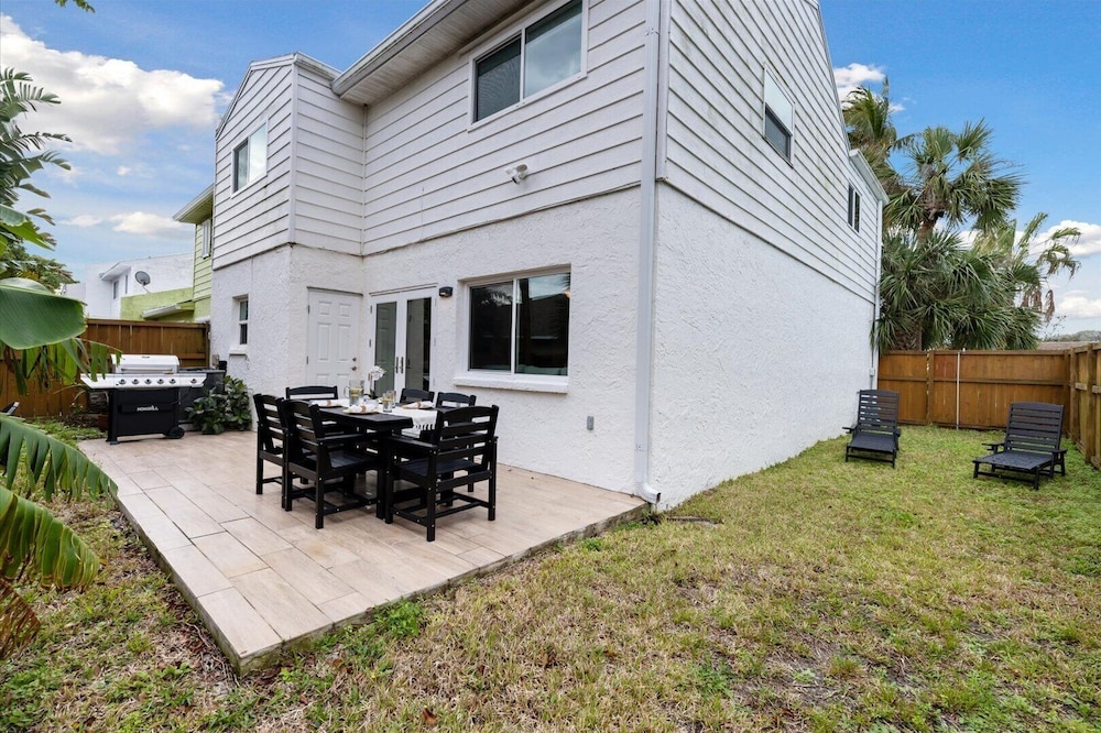10 Colonial Drive