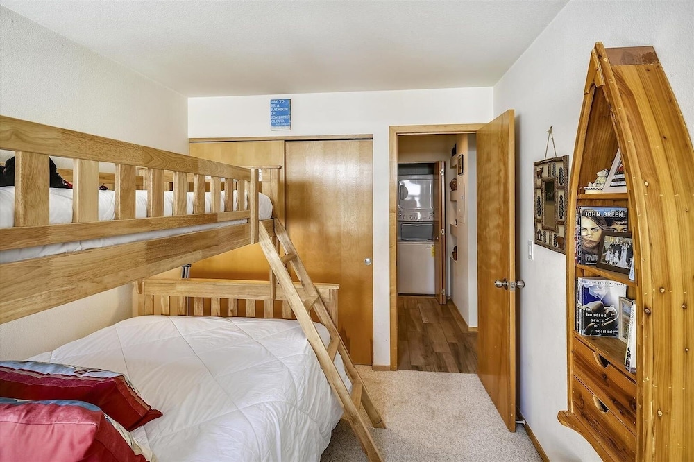 River Glen  106c 2 Bedroom Condo by RedAwning