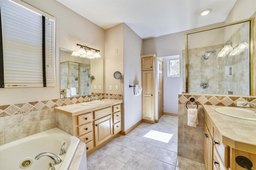 Larson Lane 217 - 4 Br Home