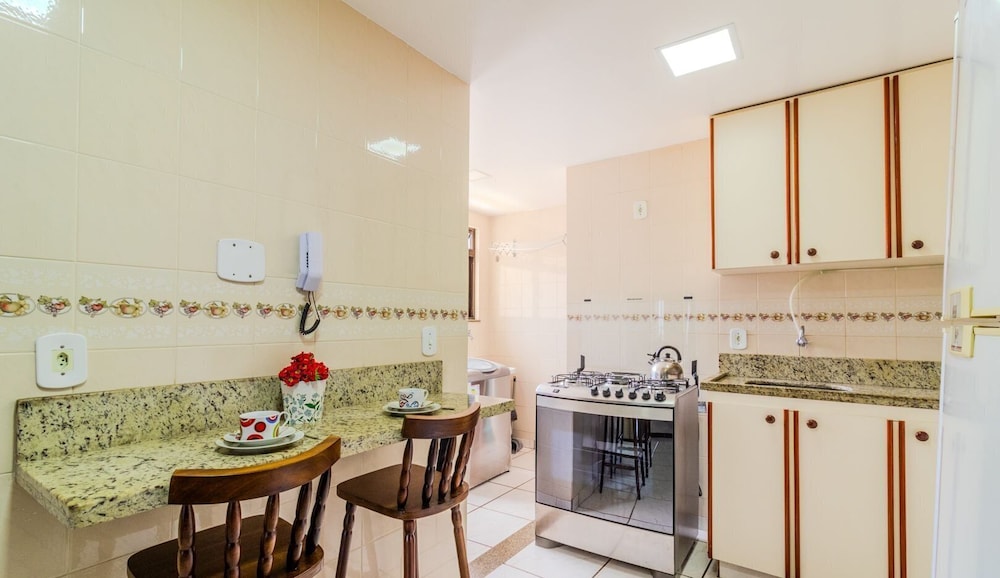 2B Apartment w/ Balcony Ads0103