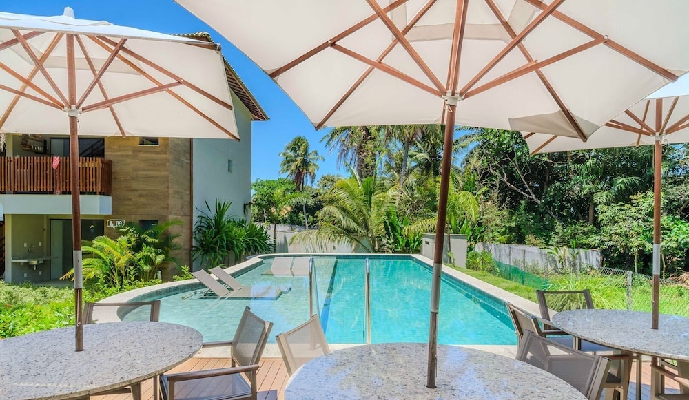 Apt w/ Pool and 2 Suites in Guarajuba Tra0014