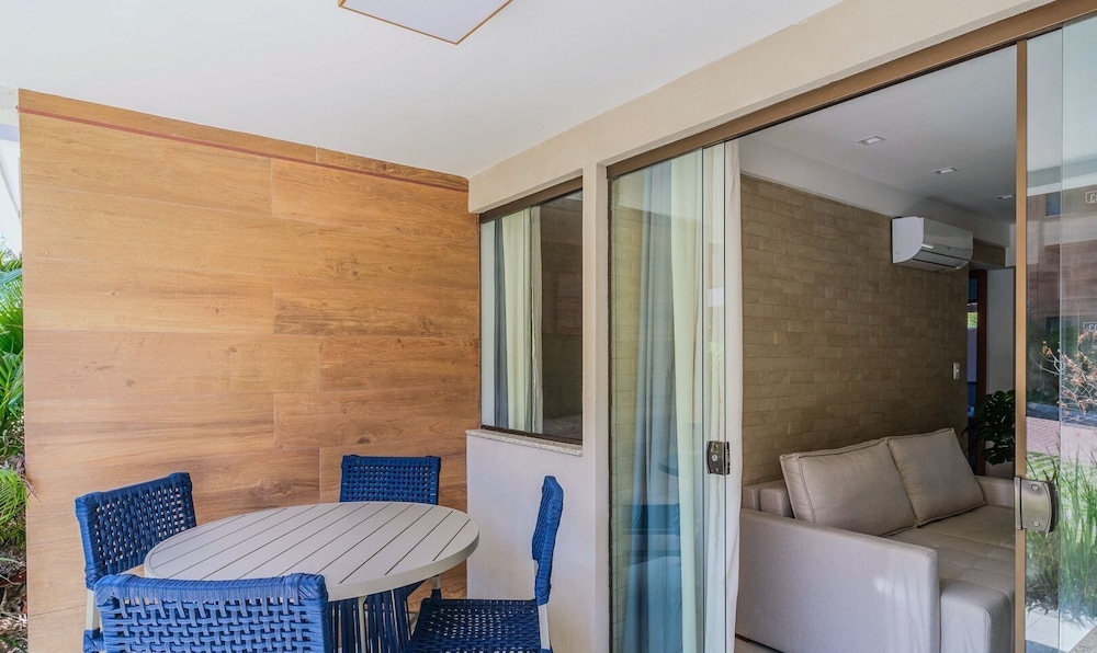 Apt w/ Pool and 2 Suites in Guarajuba Tra0014