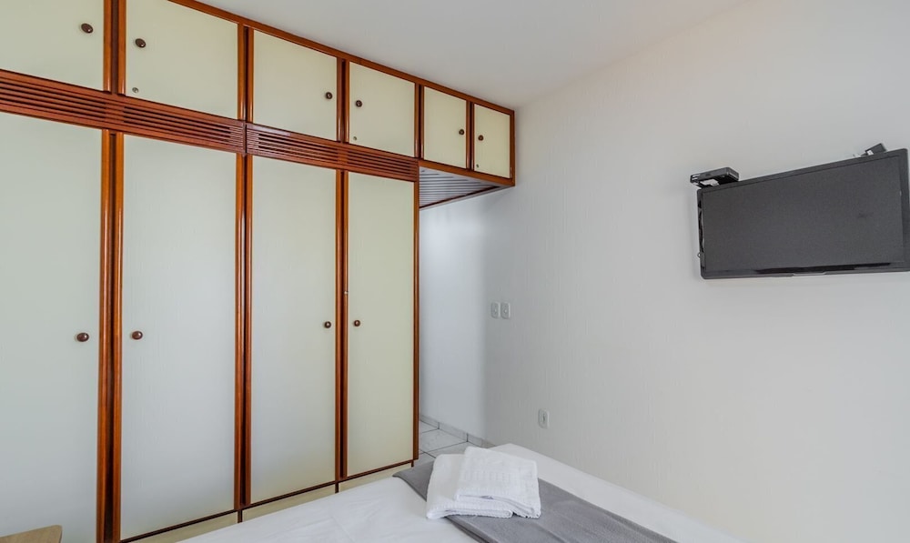 2B Apartment w/ Balcony Ads0103