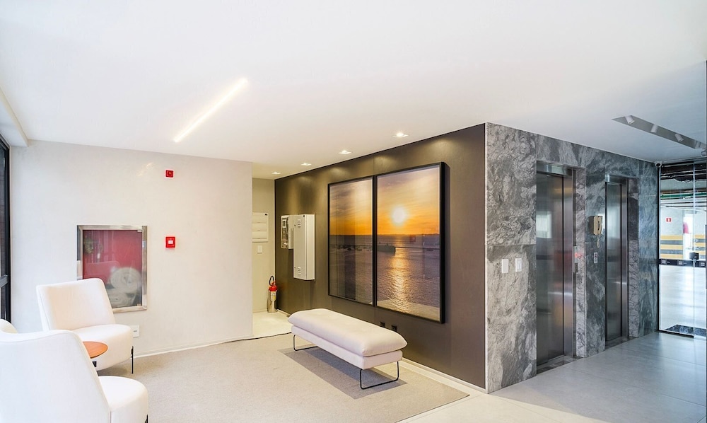 Convenience and Comfort 90m From Farol da Barra Beach - Hbas