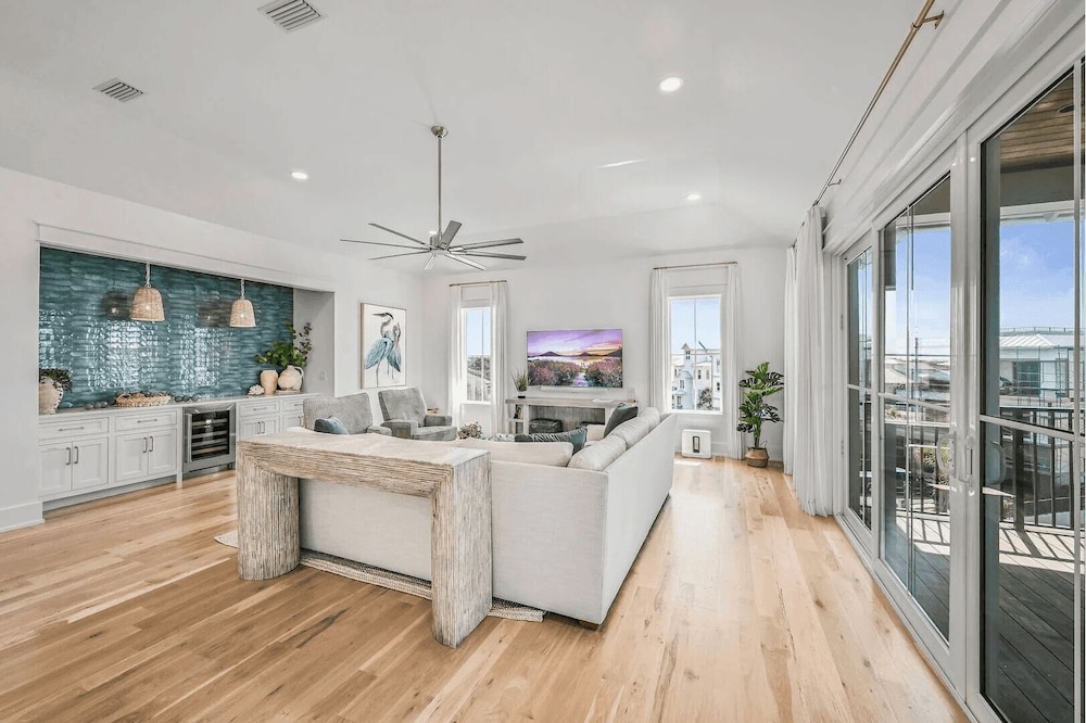 Sunset Pointe 30A by Avantstay Gulf Views, Carriage, Pool