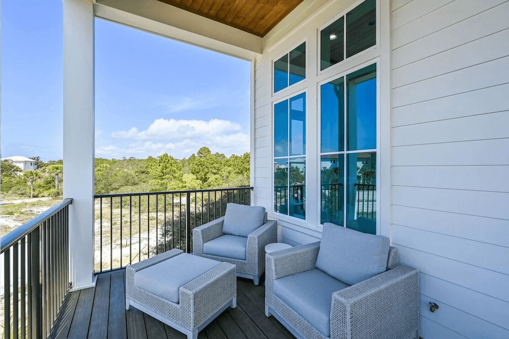 Sunset Pointe 30A by Avantstay Gulf Views, Carriage, Pool