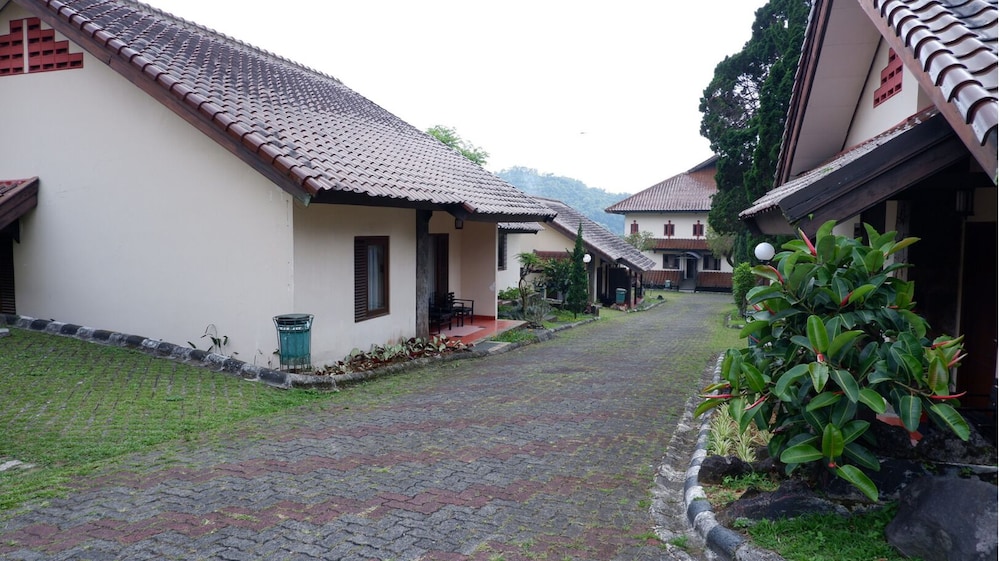 Sangga Buana Villa