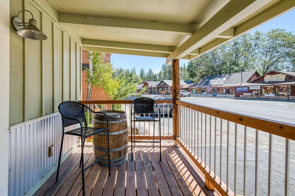 Cottage Like Suite With Private Hot Tub