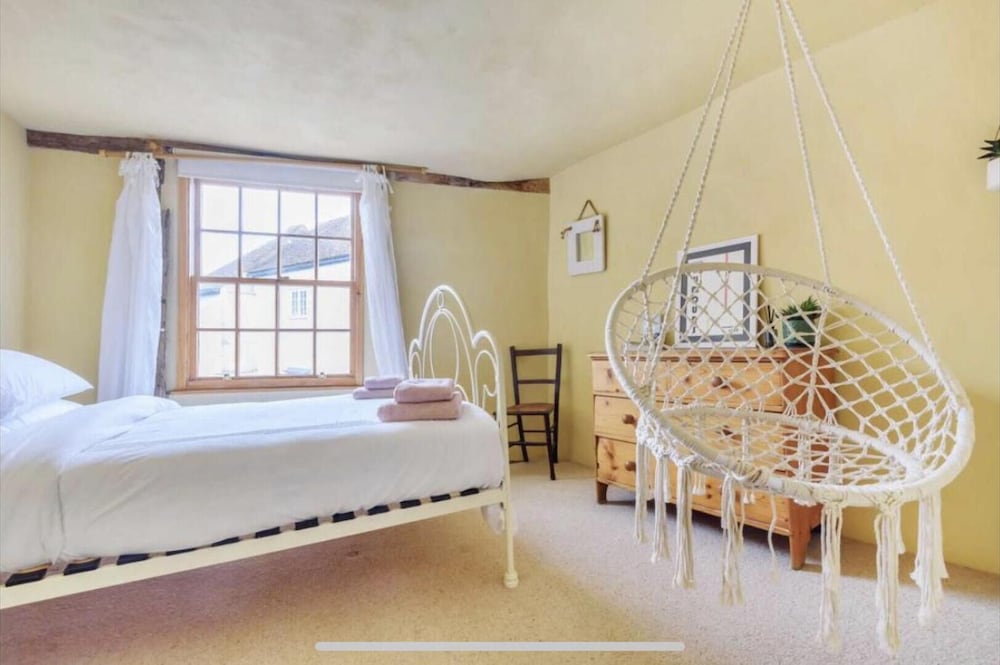 Beautiful Haven Retreat in Sandwich view 5
