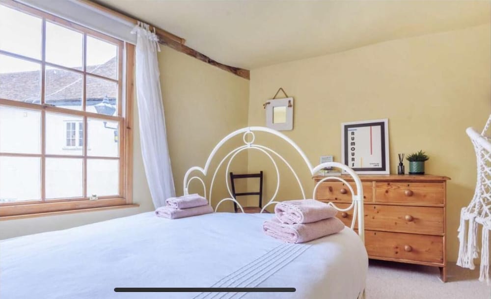 Beautiful Haven Retreat in Sandwich view 2