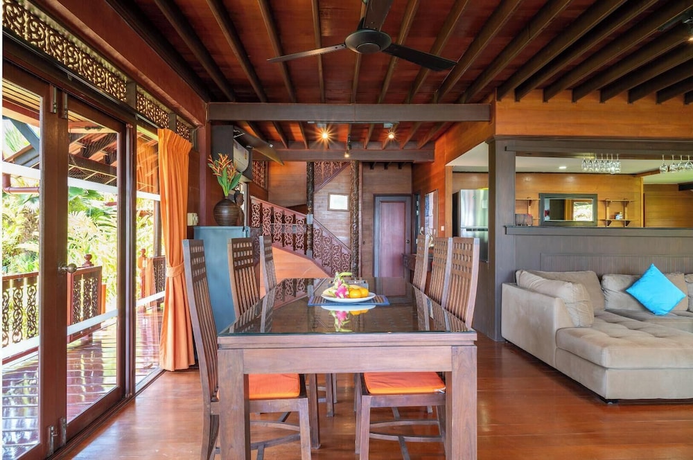 Tropical Beachside 4 bedroom Villa KBR23 view 4