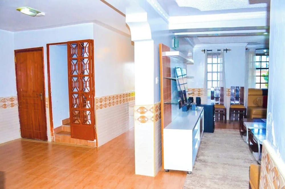 Majestic Airport Villa