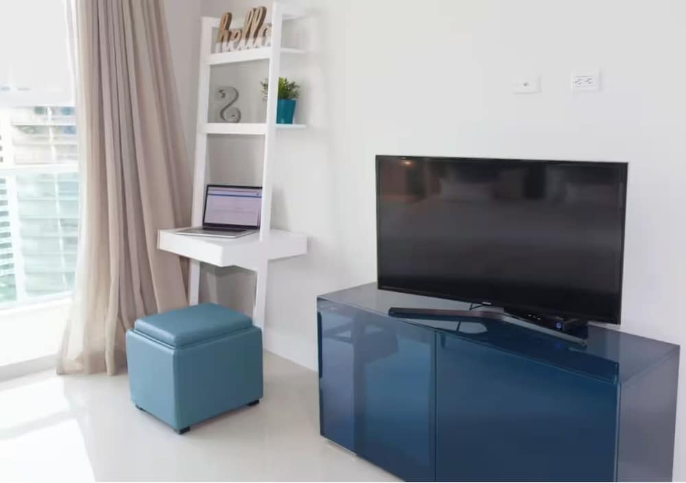 Arya Residences & Suites