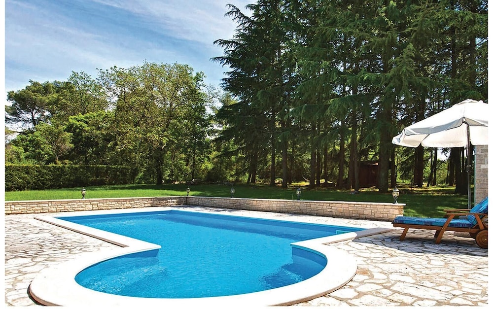 Stunning Home in Vrsar With Wifi and 3 Bedrooms view 2