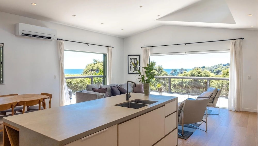 Onetangi Seaview Residence