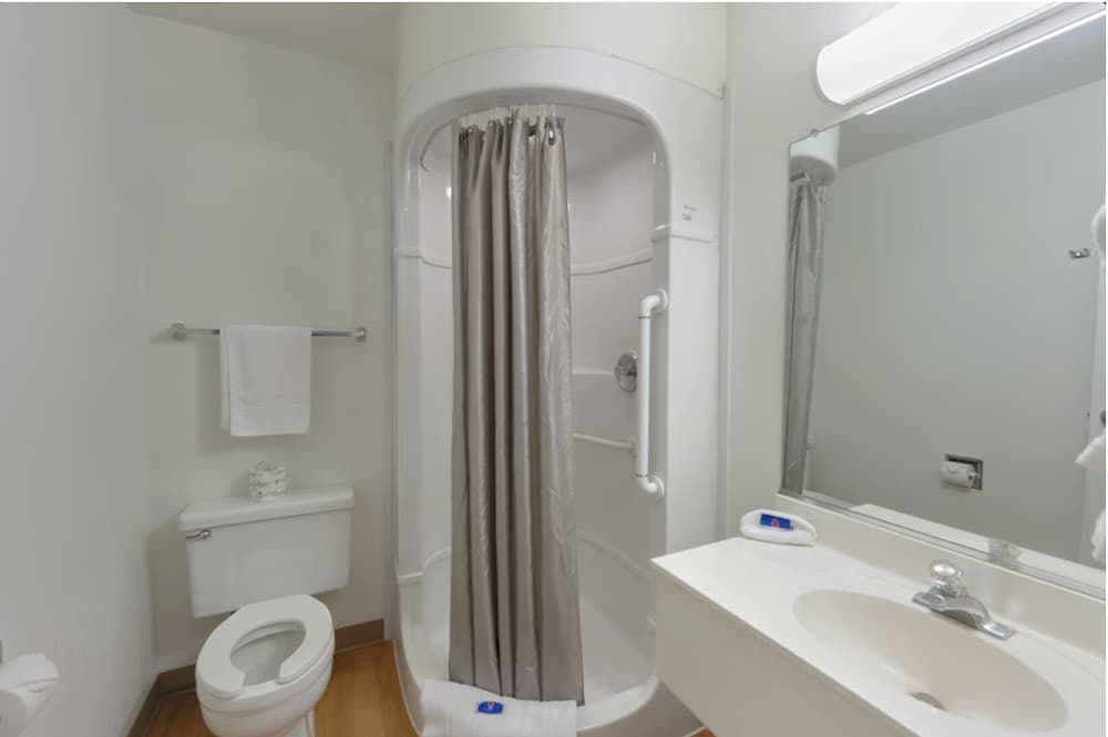 Shasta Vista Inn & Suites