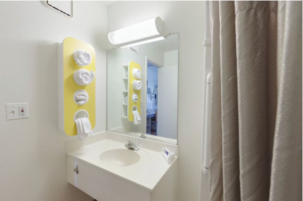 Shasta Vista Inn & Suites