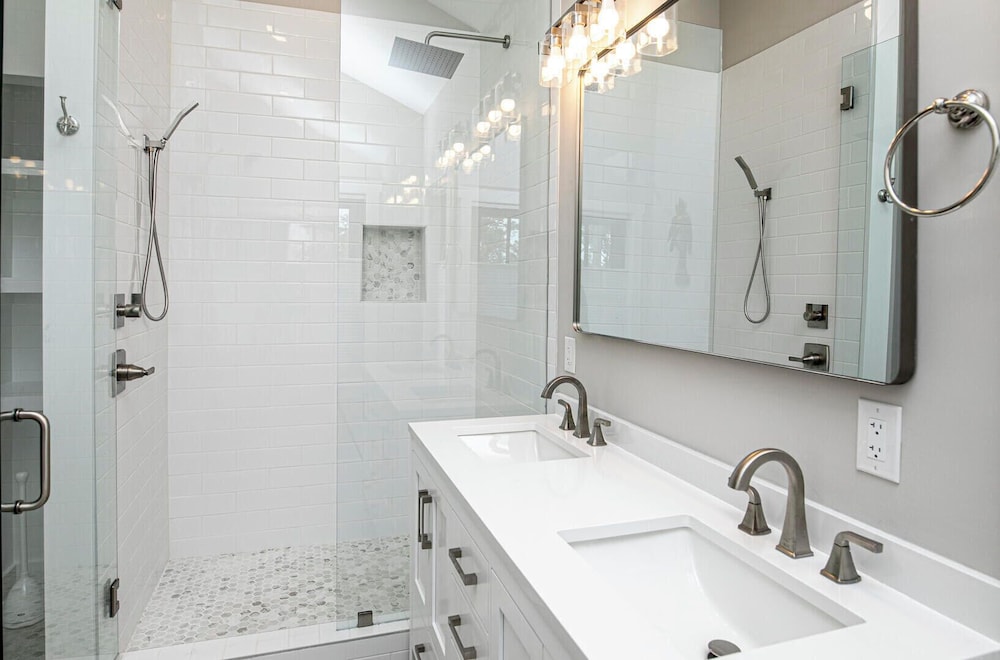 Experience Modern Coastal Living in This Beautifully Designed 4-bed, 4-bath Home
