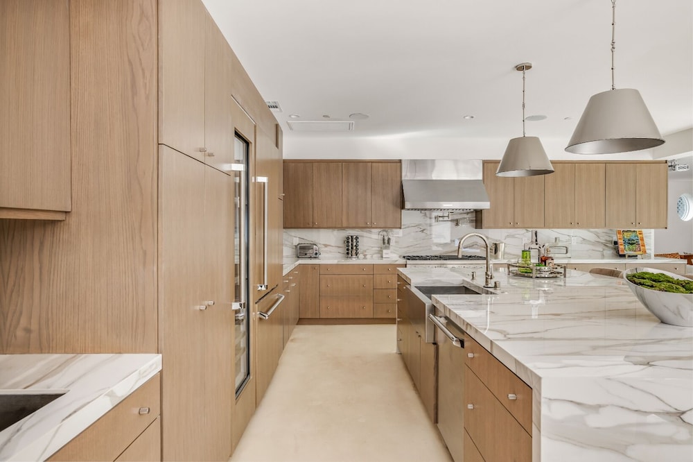 Laurel Canyon - Image 5