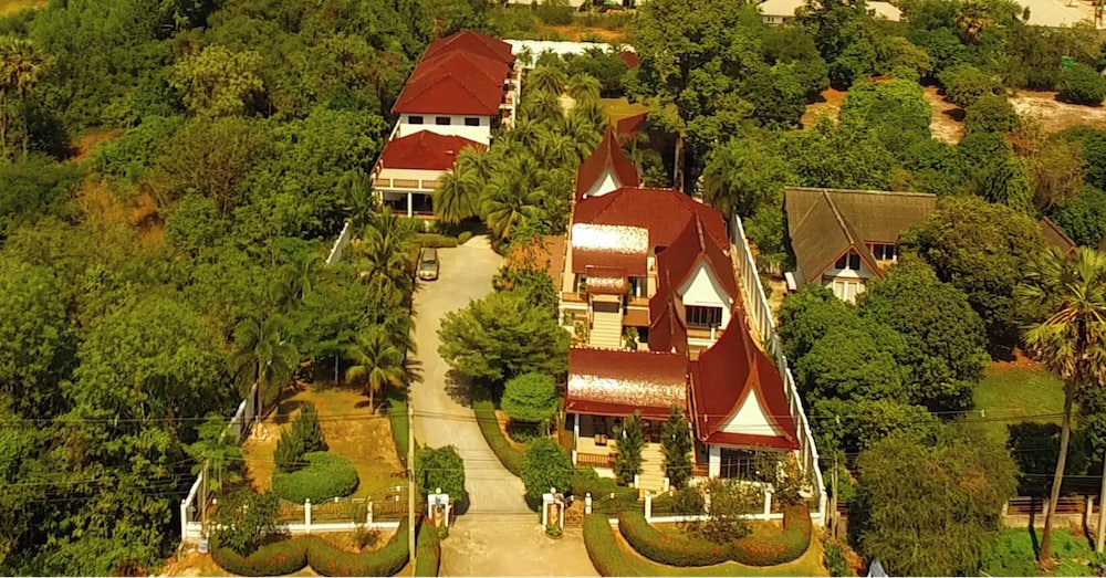 CET Resort & Rayong Padelcenter