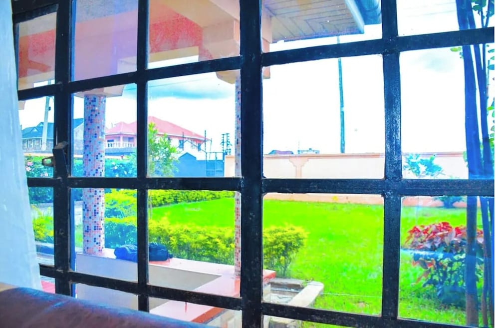 Majestic Airport Villa