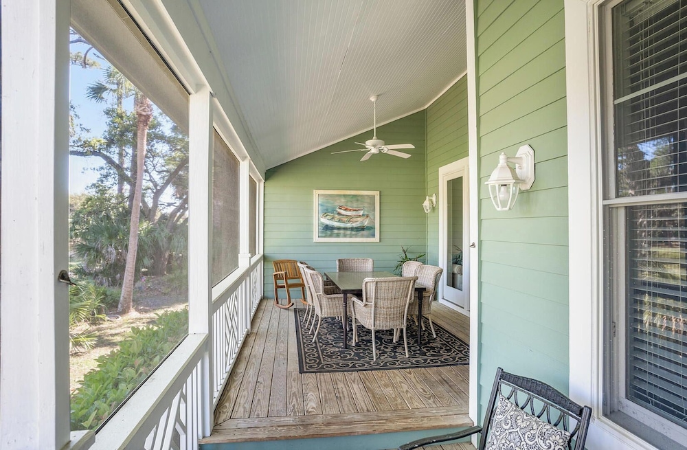Tasteful 2 Story 4 Bedroom, 4 Bath Home! New on Rental Program, Sleeps 12!