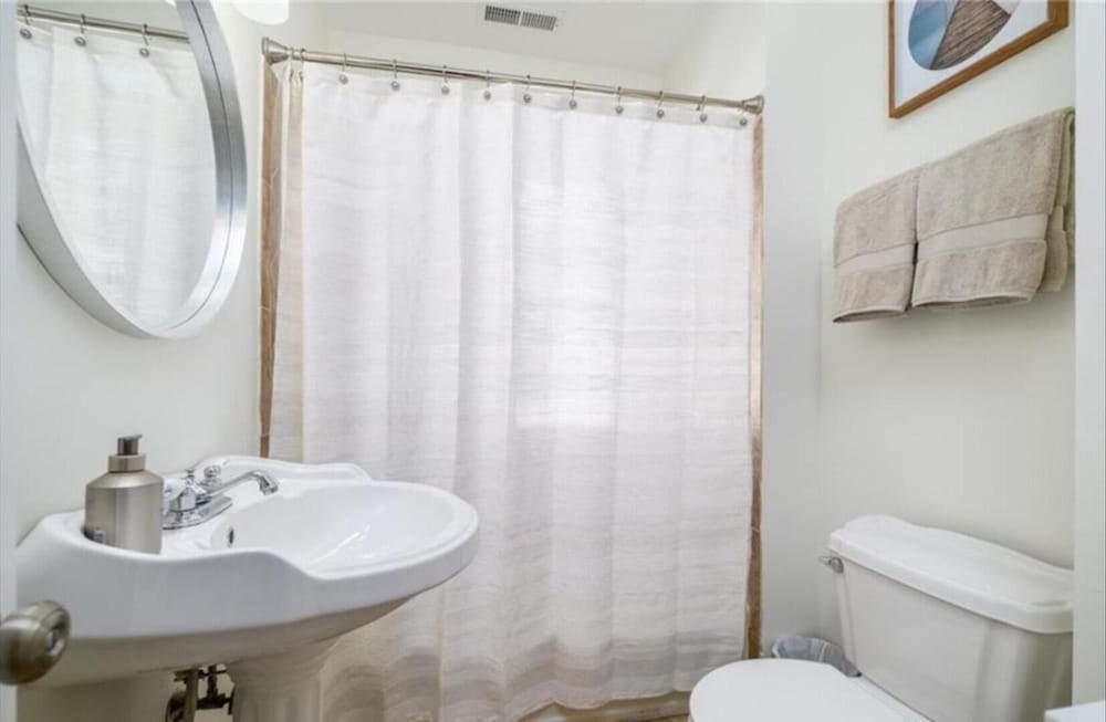 Bridgeport Vacations - Black Rock Home - 4 bed - Jacuzzi Bath - Beach - Property Image 18