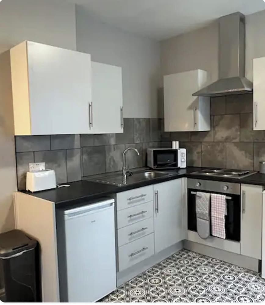 4 bed Studio in Rhyl With Parking - Close to Beach