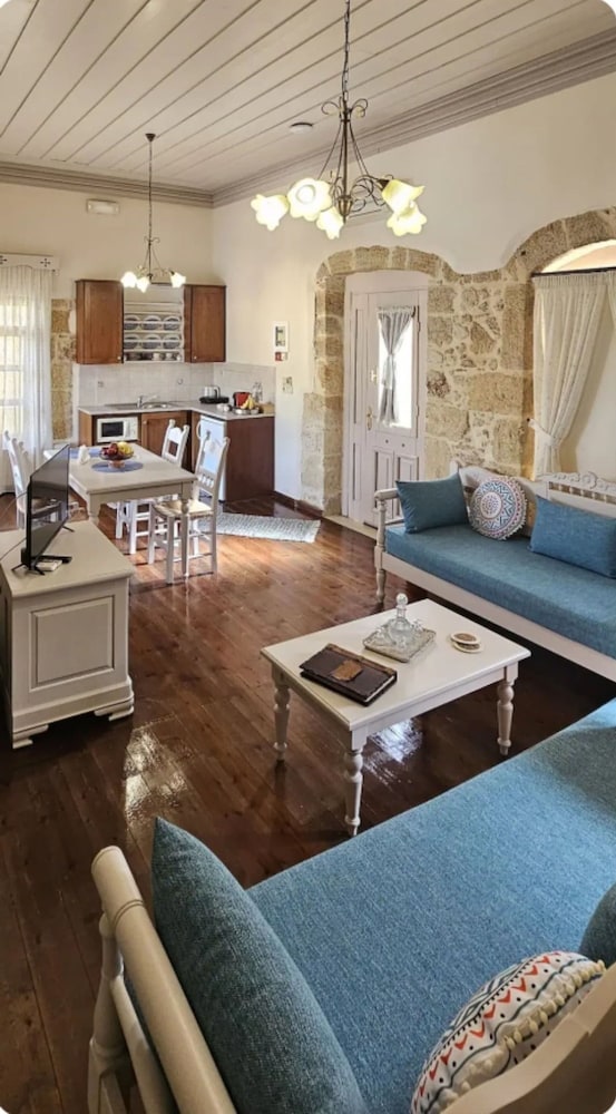 Arhontiko Arhanes - Cretan Fairytale Gem With Pool