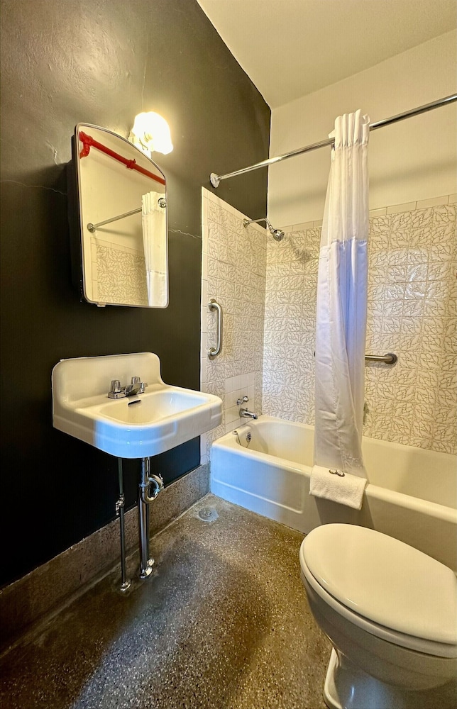 Brattleboro Vacations - Latchis Hotel - Property Image 64