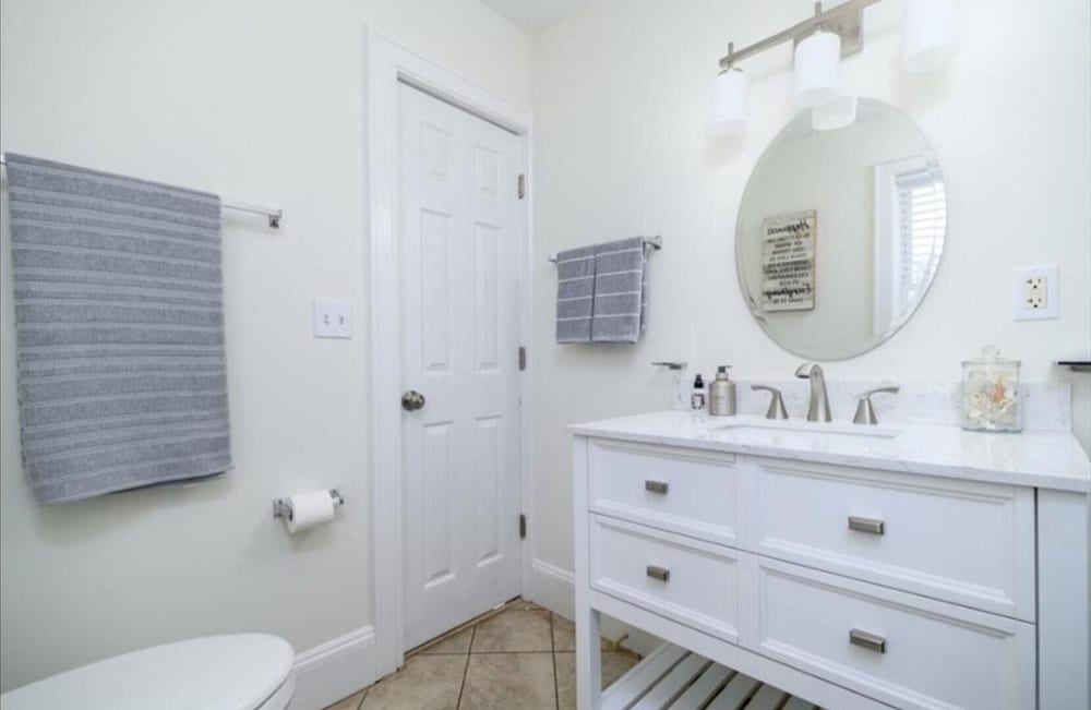 Bridgeport Vacations - Black Rock Home - 4 bed - Jacuzzi Bath - Beach - Property Image 16