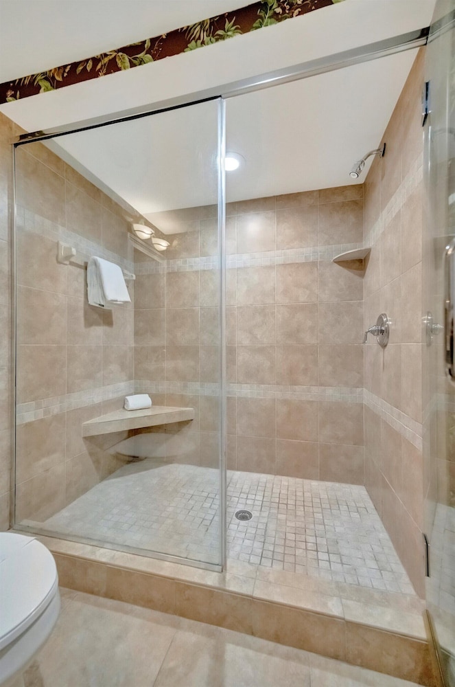 Beachfront With Private Balcony Heated Pool and Spa