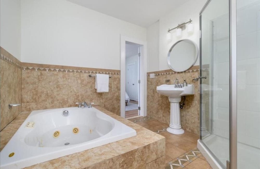 Bridgeport Vacations - Black Rock Home - 4 bed - Jacuzzi Bath - Beach - Property Image 19
